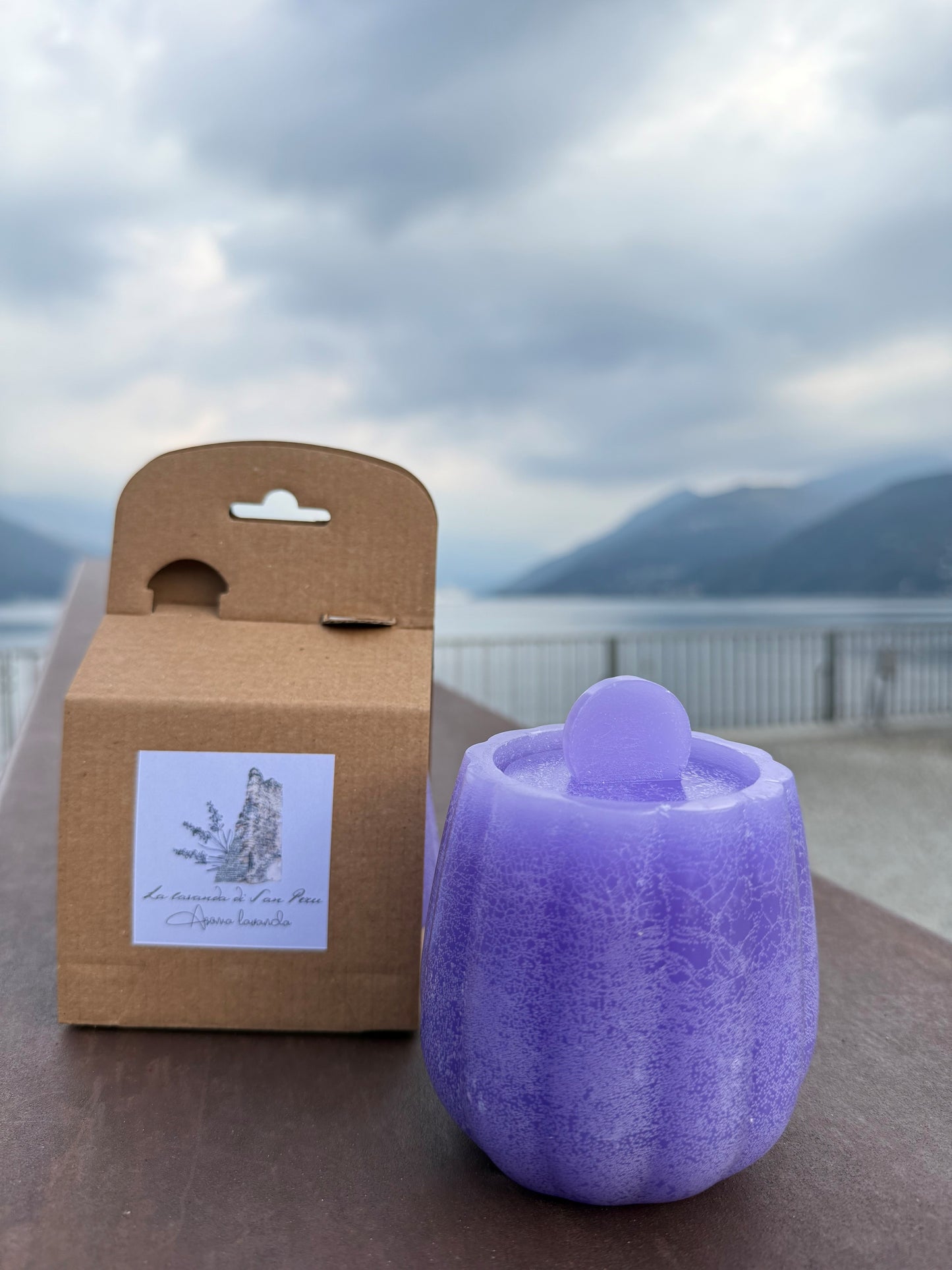 Candela in cera su cera