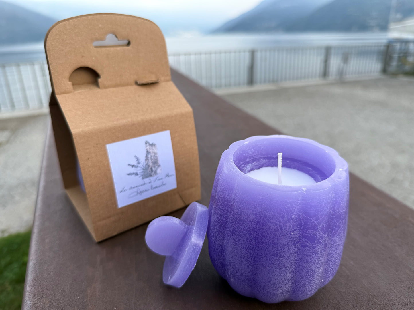 Candela in cera su cera